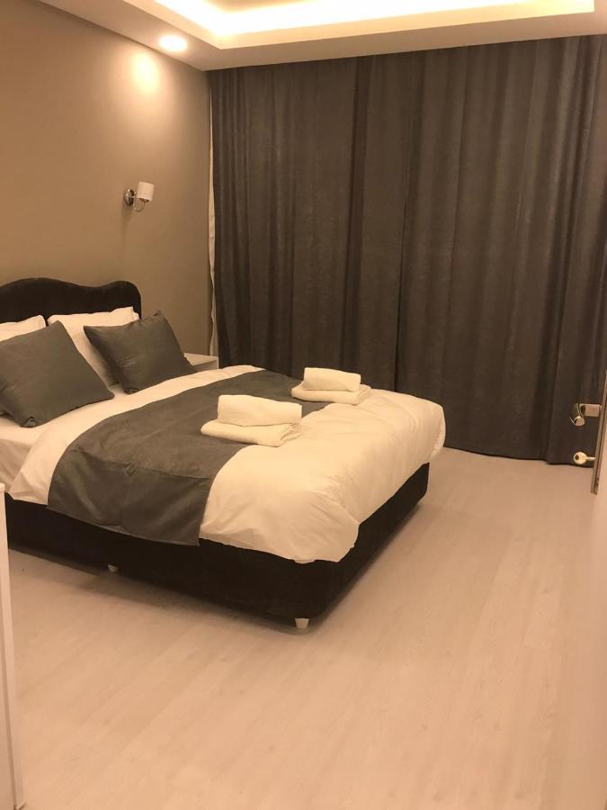 Asia Lees Hotel *
